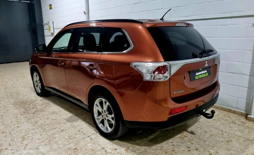 MITSUBISHI Outlander 220 DID Motion 4WD 7 plazas