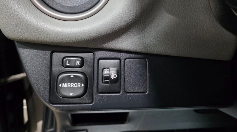 TOYOTA yaris 1.3 vtti active