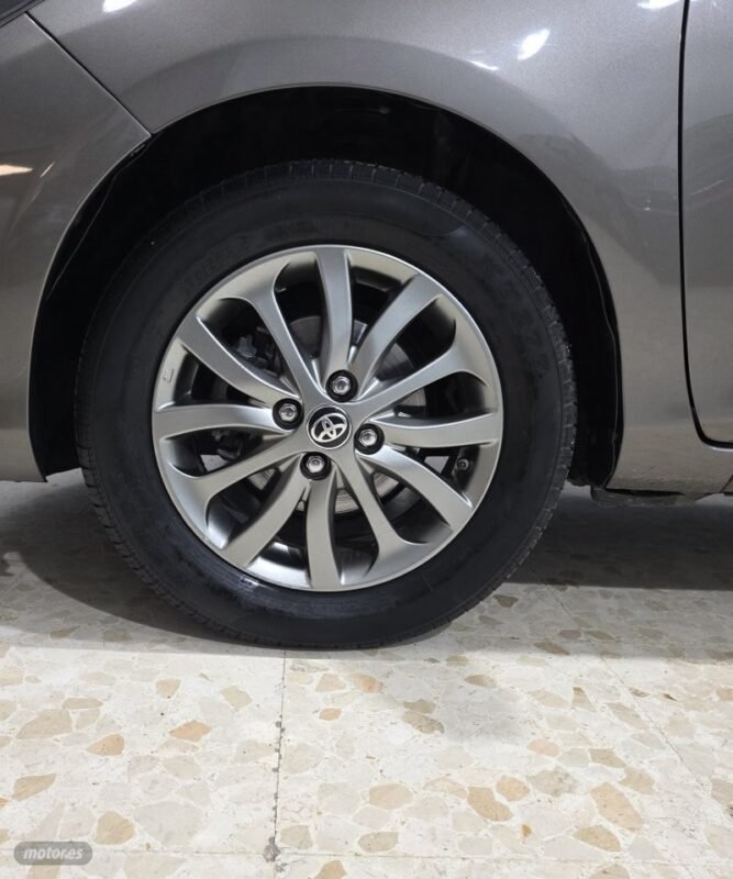 TOYOTA yaris 1.3 vtti active