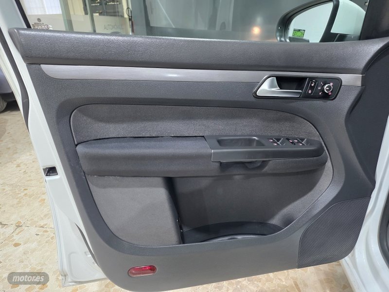 VOLKSWAGEN Touran 1.6 tdi advance