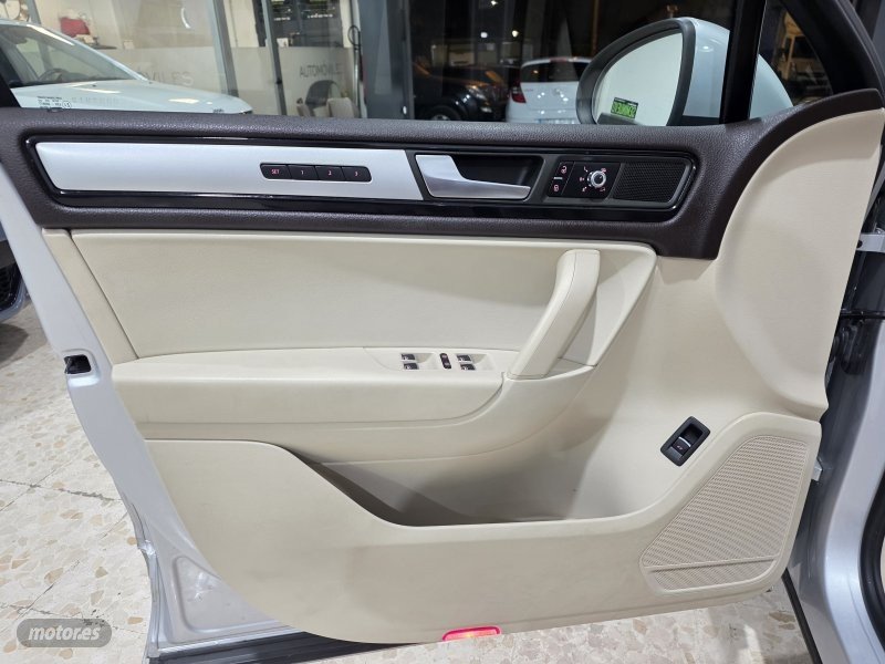 VOLKSWAGEN Touareg V6 tdi premium