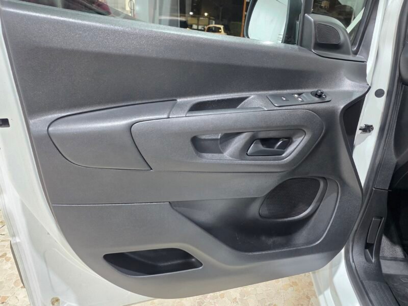 PEUGEOT Parnert Furgon HDI Talla M