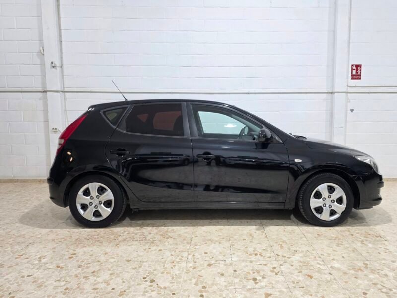 HYUNDAI i30 1.6 crdi confort