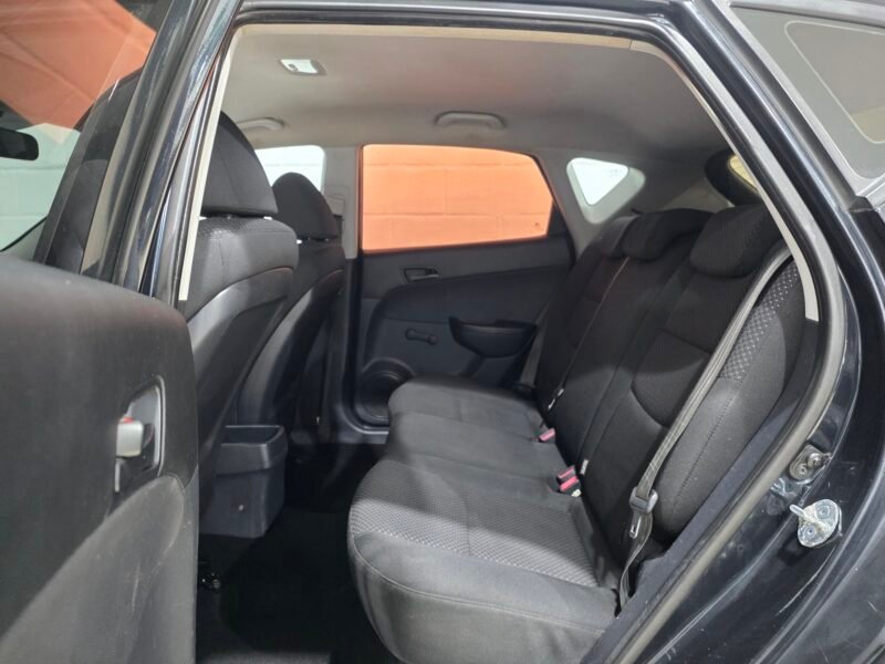 HYUNDAI i30 1.6 crdi confort