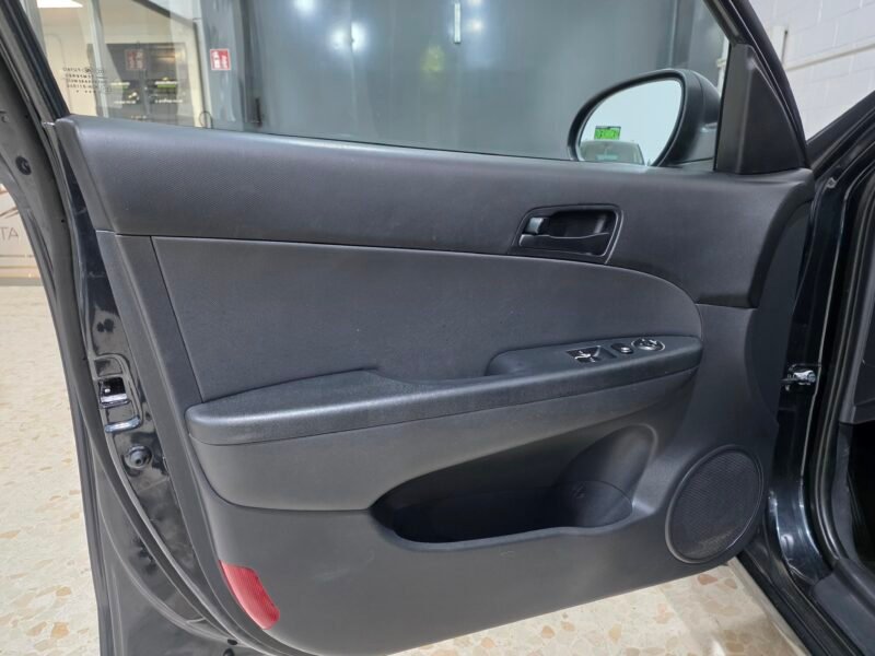 HYUNDAI i30 1.6 crdi confort