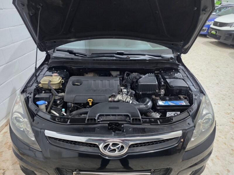 HYUNDAI i30 1.6 crdi confort