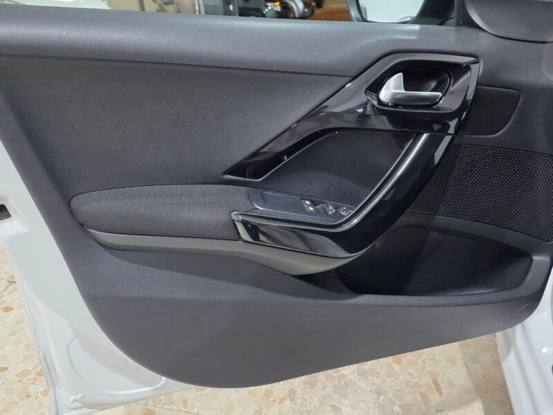 PEUGEOT 208 Style