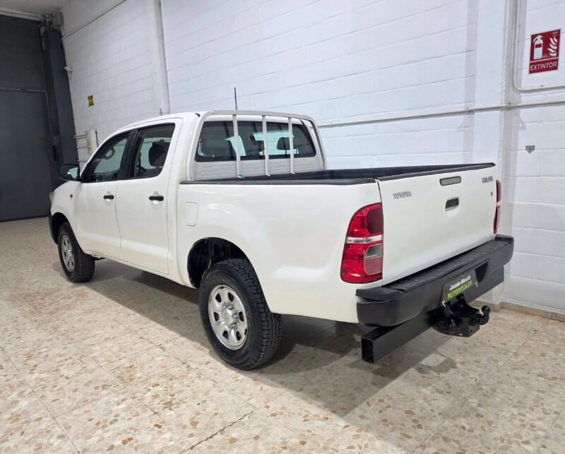 TOYOTA Hilux d4d doble cabina 4×4