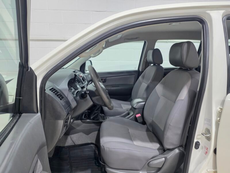 TOYOTA Hilux d4d doble cabina 4×4