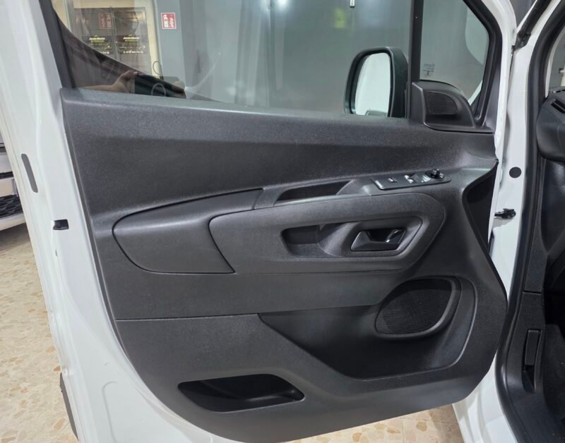 PEUGEOT Parnert 1.6 hdi Talla M