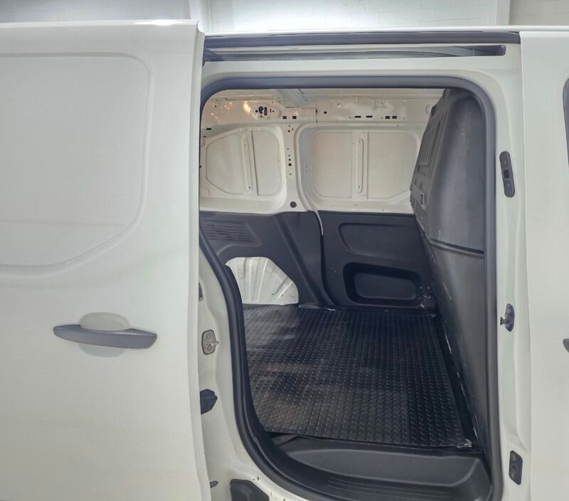 PEUGEOT Parnert 1.6 hdi Talla M