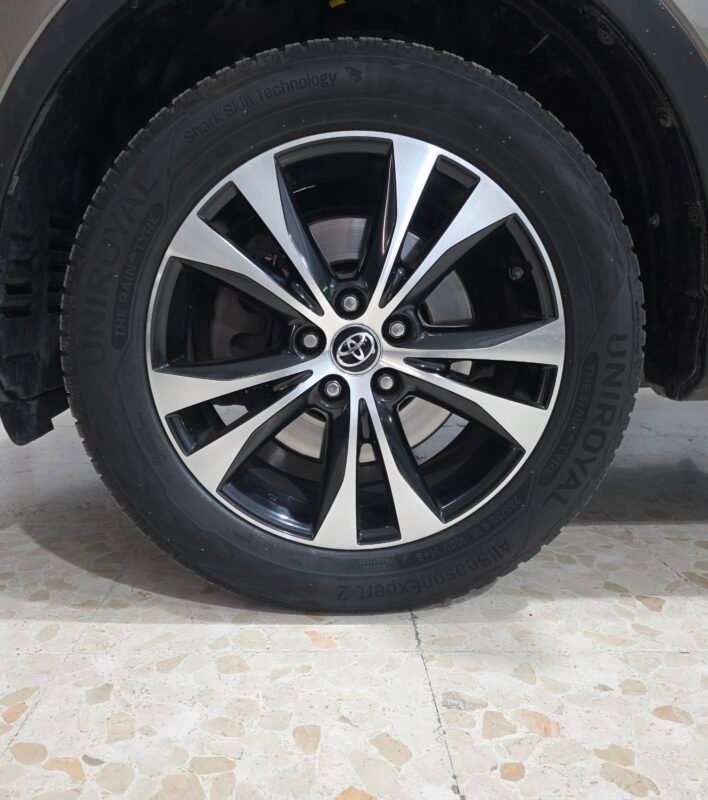 TOYOTA Rav4 Advance 4×4