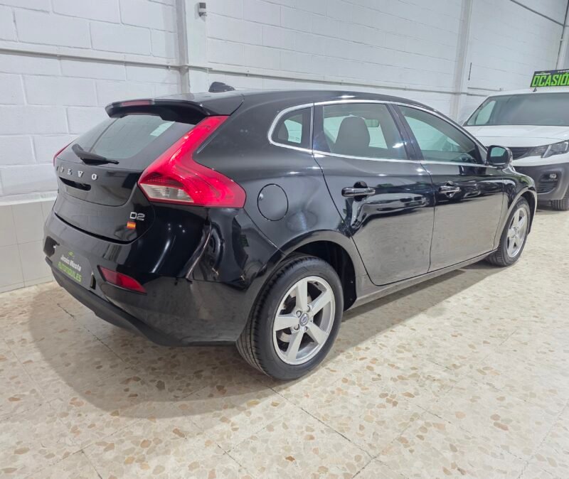 VOLVO V40 2.0D2