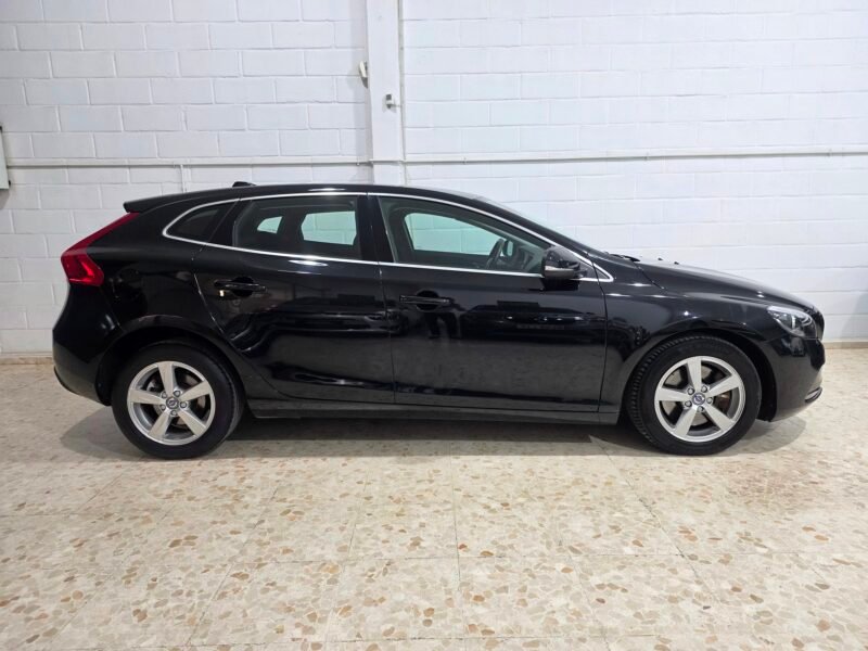 VOLVO V40 2.0D2