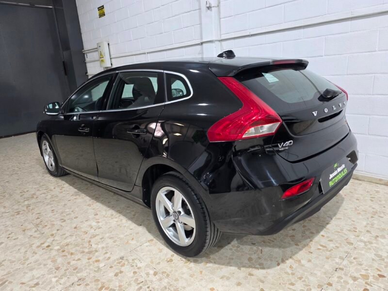 VOLVO V40 2.0D2