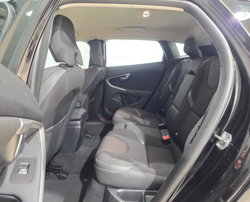 VOLVO V40 2.0D2