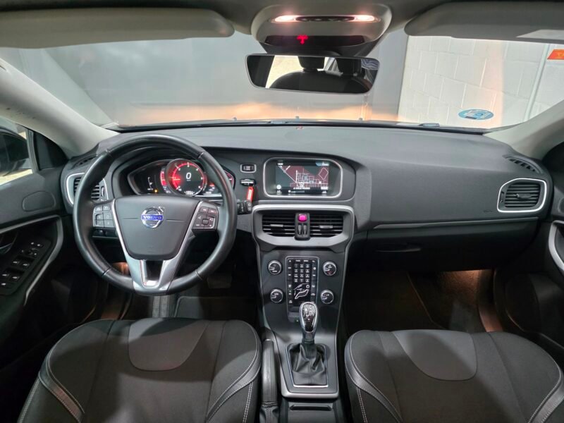 VOLVO V40 2.0D2