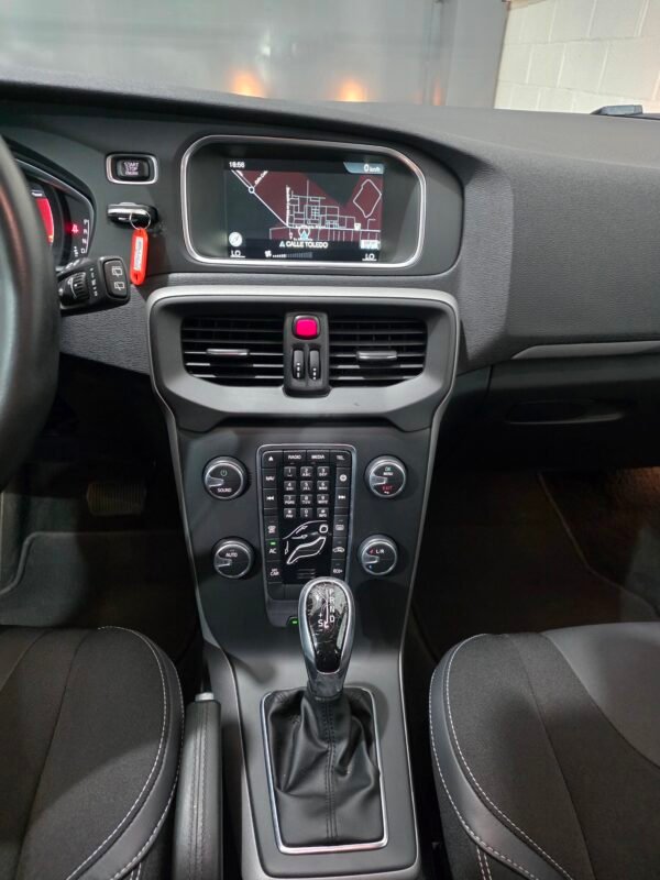 VOLVO V40 2.0D2