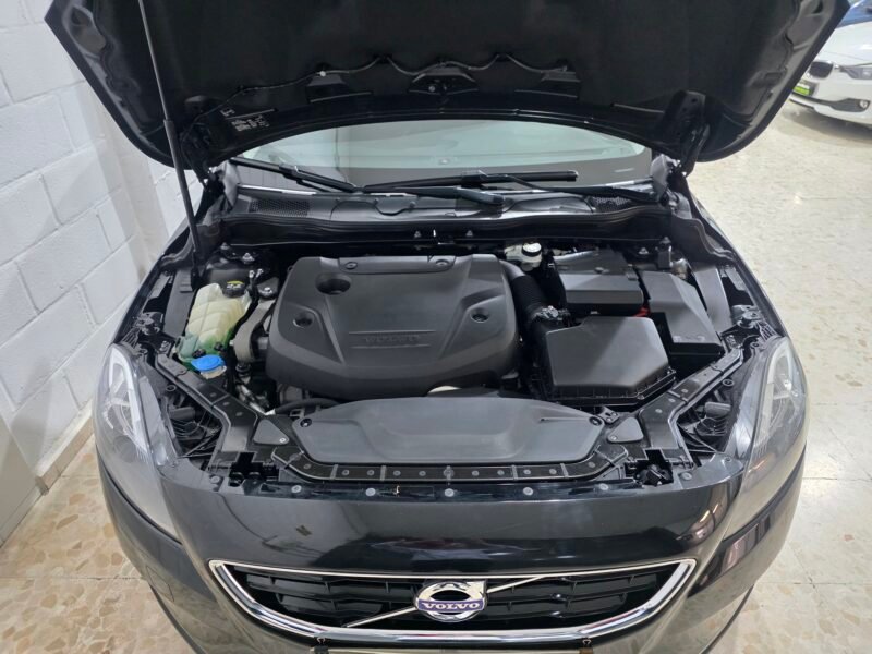 VOLVO V40 2.0D2