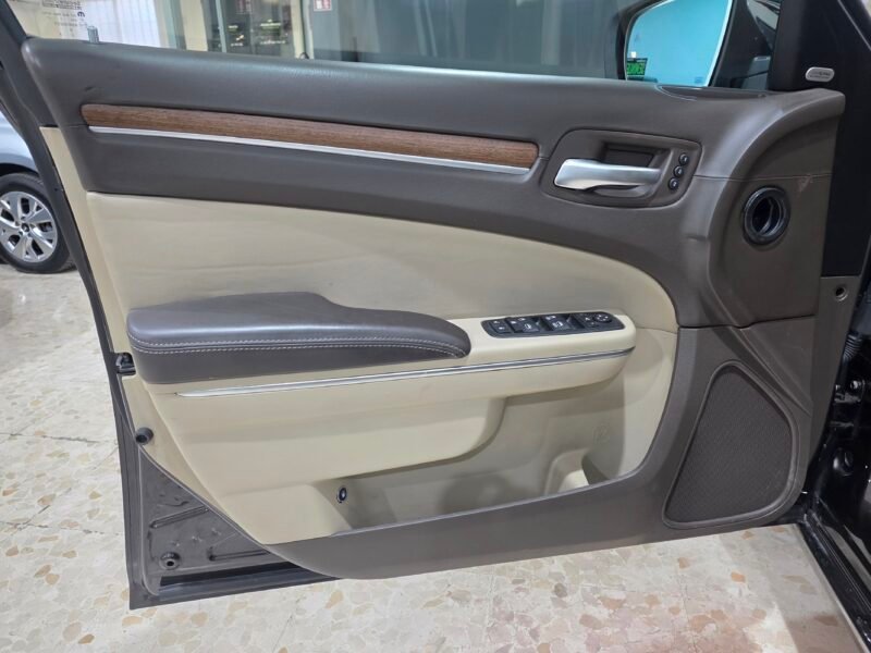 Lancia Thema 3.0 crdi limited