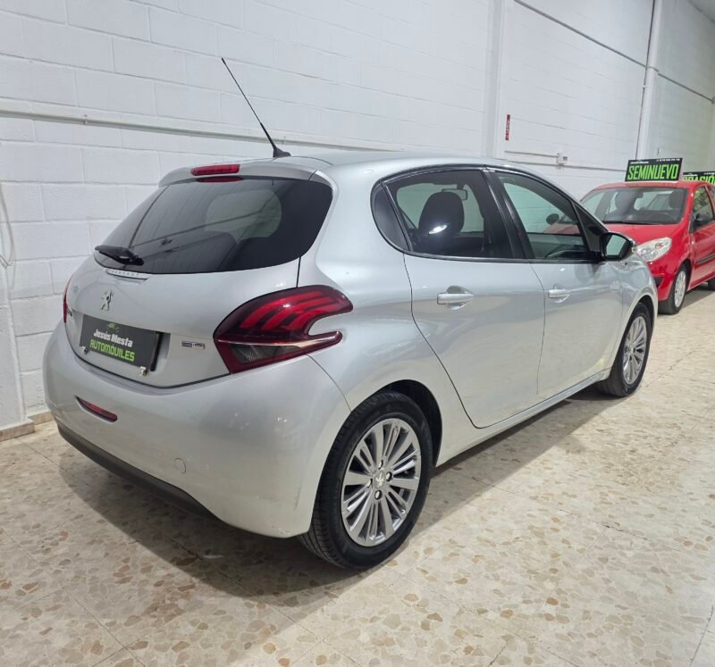 PEUGEOT 208 Style