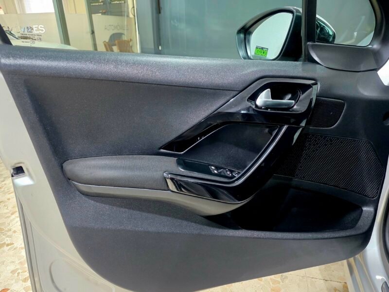 PEUGEOT 208 Style