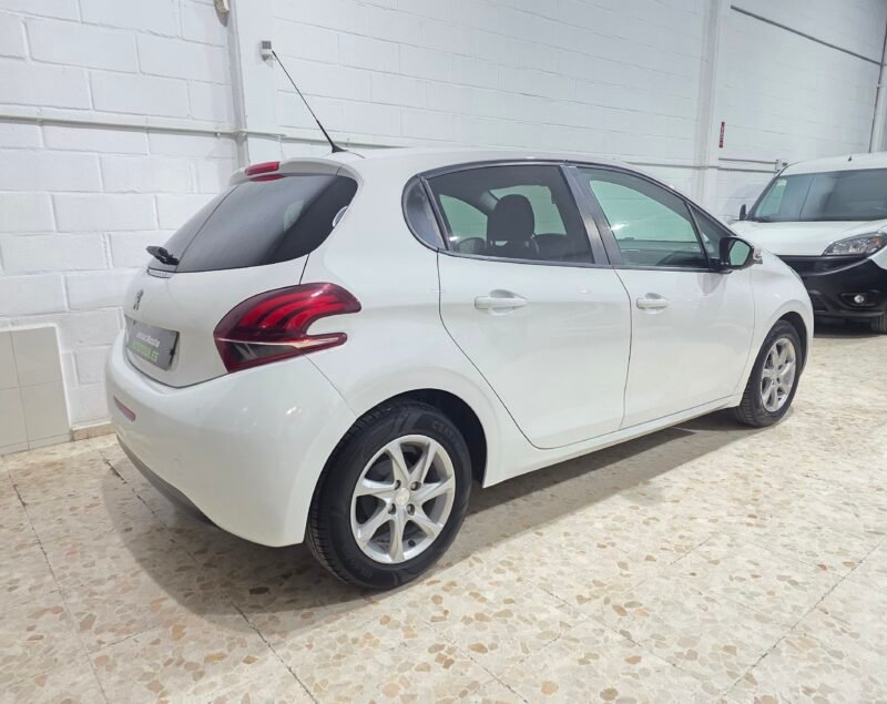 PEUGEOT 208 1.2 vti active