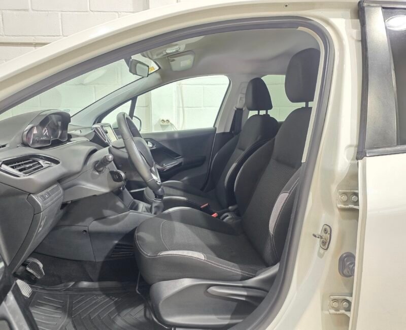 PEUGEOT 208 1.2 vti active