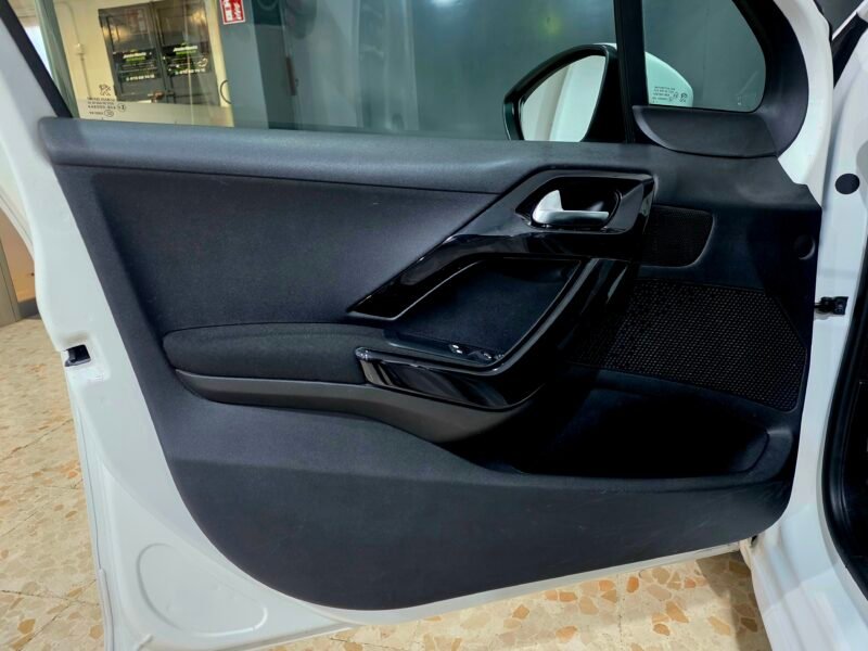 PEUGEOT 208 1.2 vti active