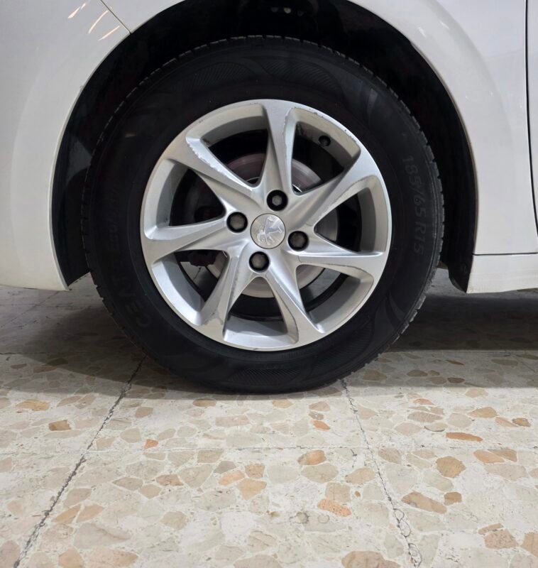 PEUGEOT 208 1.2 vti active