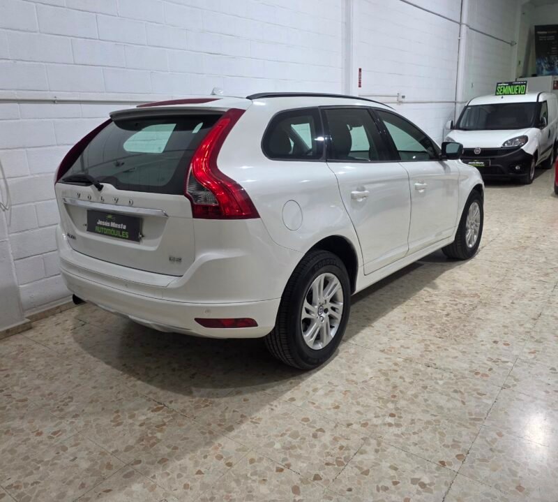 VOLVO Xc60 Premium edition