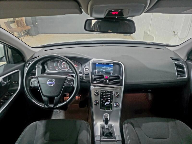 VOLVO Xc60 Premium edition