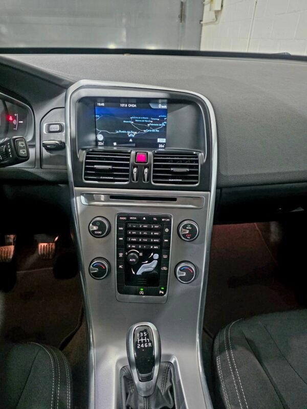 VOLVO Xc60 Premium edition