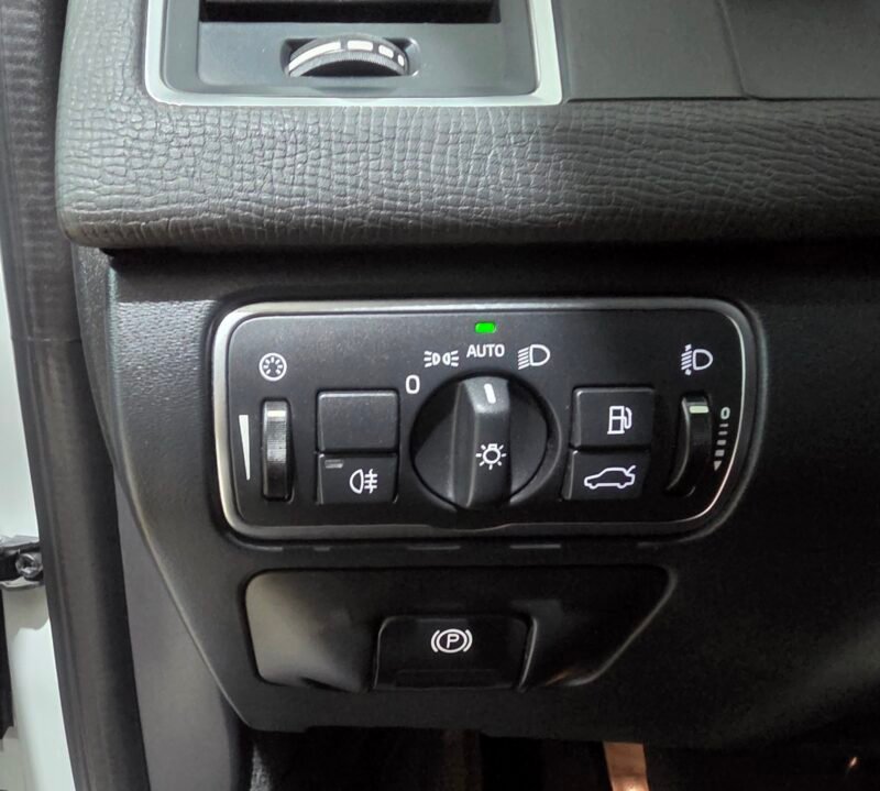 VOLVO Xc60 Premium edition