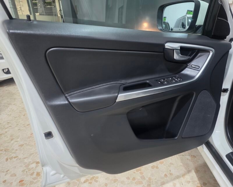 VOLVO Xc60 Premium edition