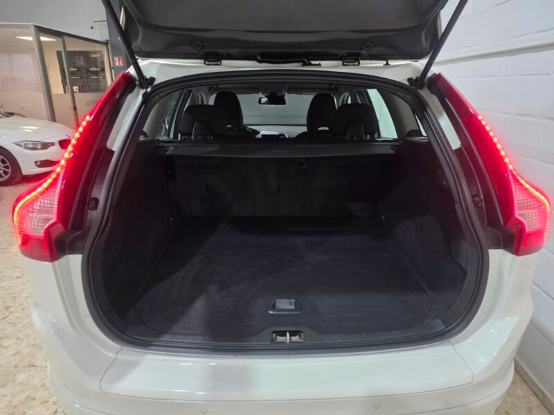 VOLVO Xc60 Premium edition