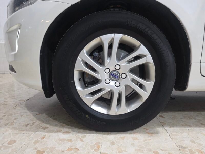 VOLVO Xc60 Premium edition
